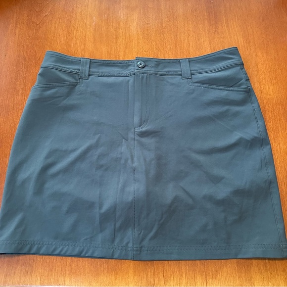 Eddie Bauer Gray Adventurer 2.0 Skort Size 12 - Picture 1 of 6